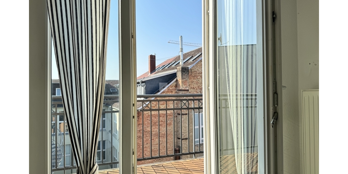 Wohnen mit Weltkulturerbe: 2-Zimmer-Wohnung mit Balkon, Fahrstuhl & Ausblick - Etagenwohnung Schwerin Altstadt | Angebot:26614880