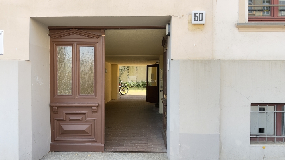 Von der Straße aus hinein
