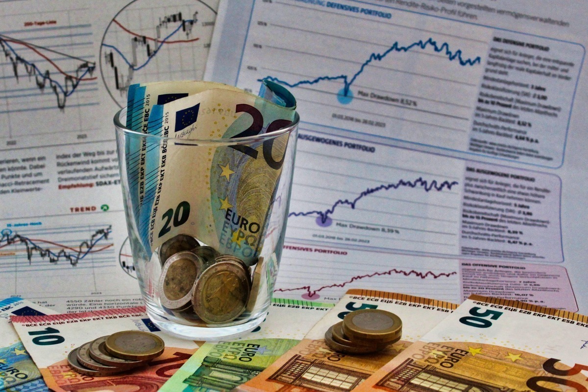 Umfassender Marktbericht zum Immobilienmarkt in Schwerin: Angebotslage, Nachfragesegmente, Lagequalitäten und Stadtentwicklung – ergänzt um Kennziffern und offizielle Marktberichte.