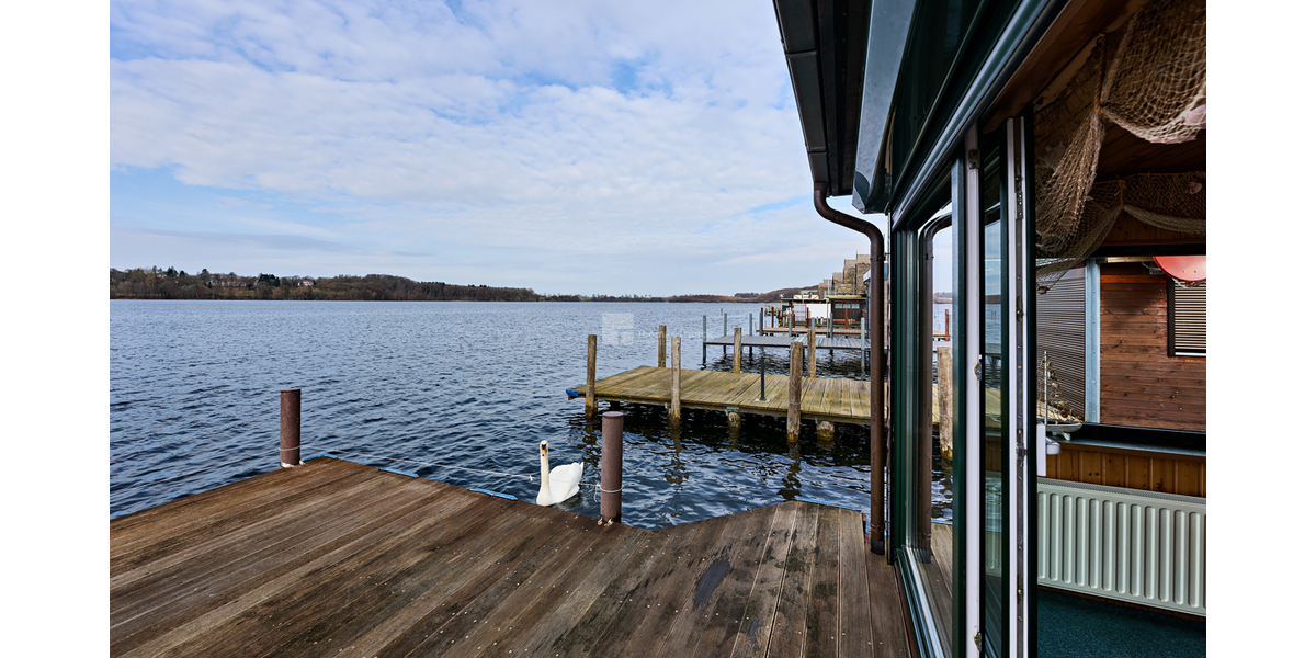 Reetgedecktes, winterfestes Bootshaus mit Bootsgarage und Motorboot am Ziegelsee sofort nutzbar - Gewerbeobjekt Schwerin Werdervorstadt | Angebot:26421371