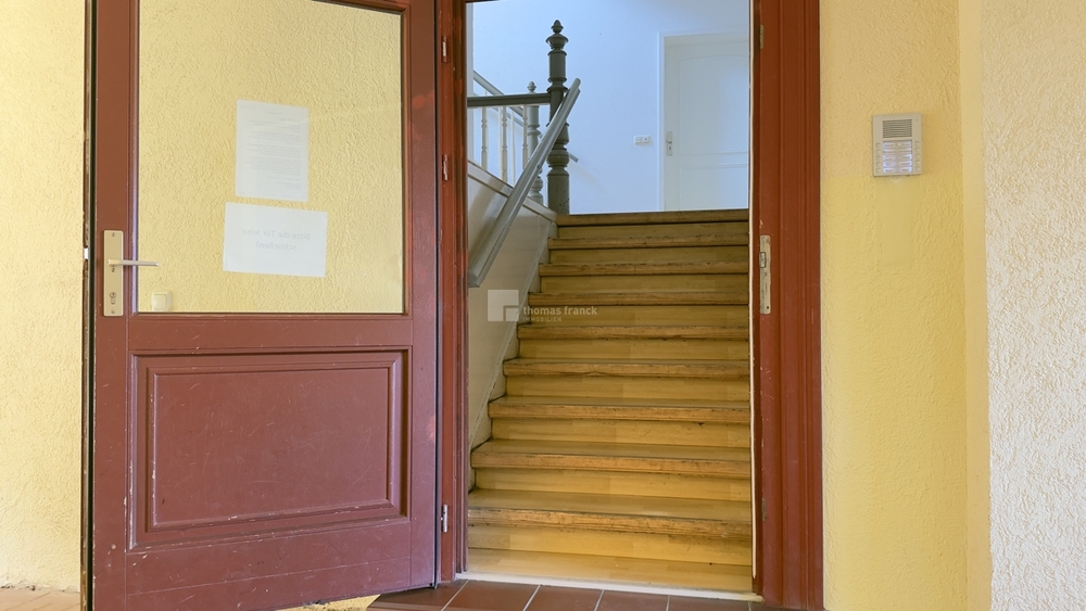 In das Treppenhaus