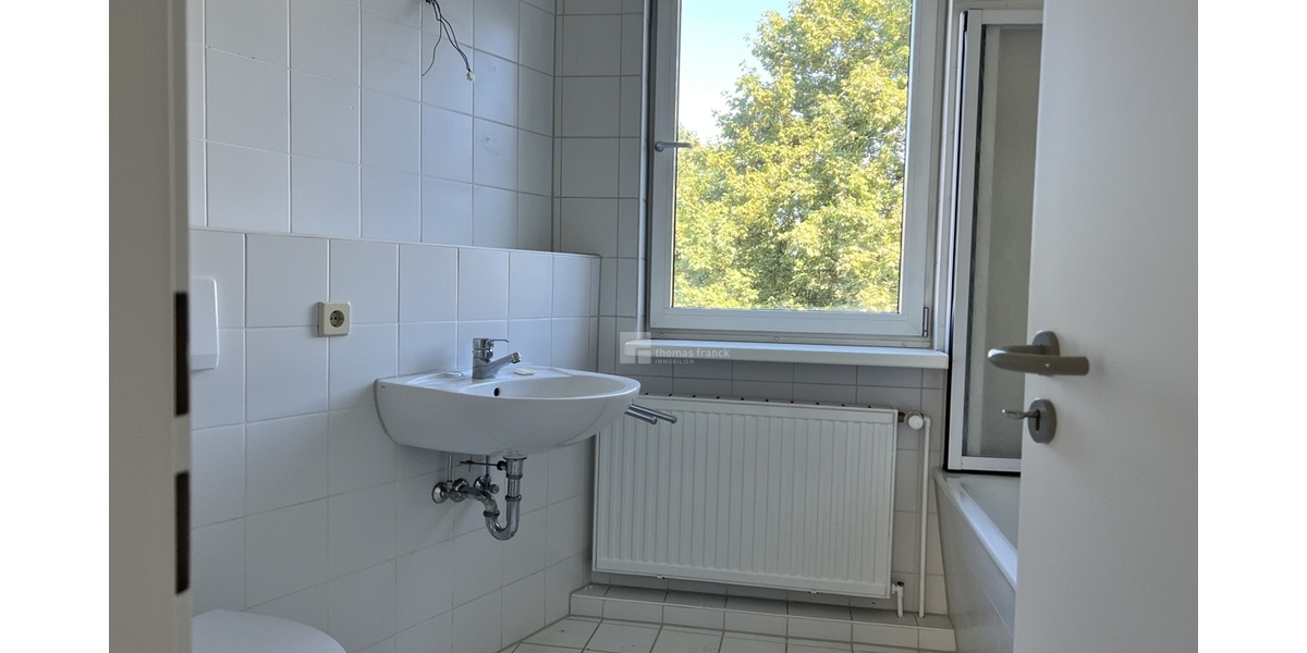Badezimmer mit Waschmaschinenstellplatz