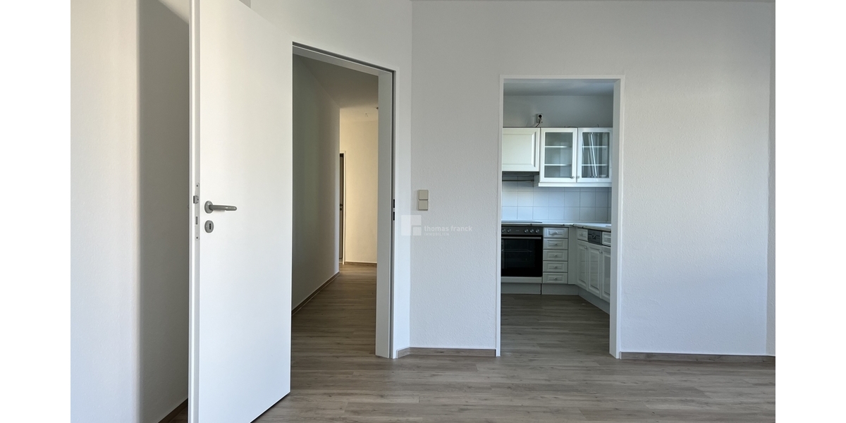 aus dem Wohnzimmer zur Küche - Flur 
