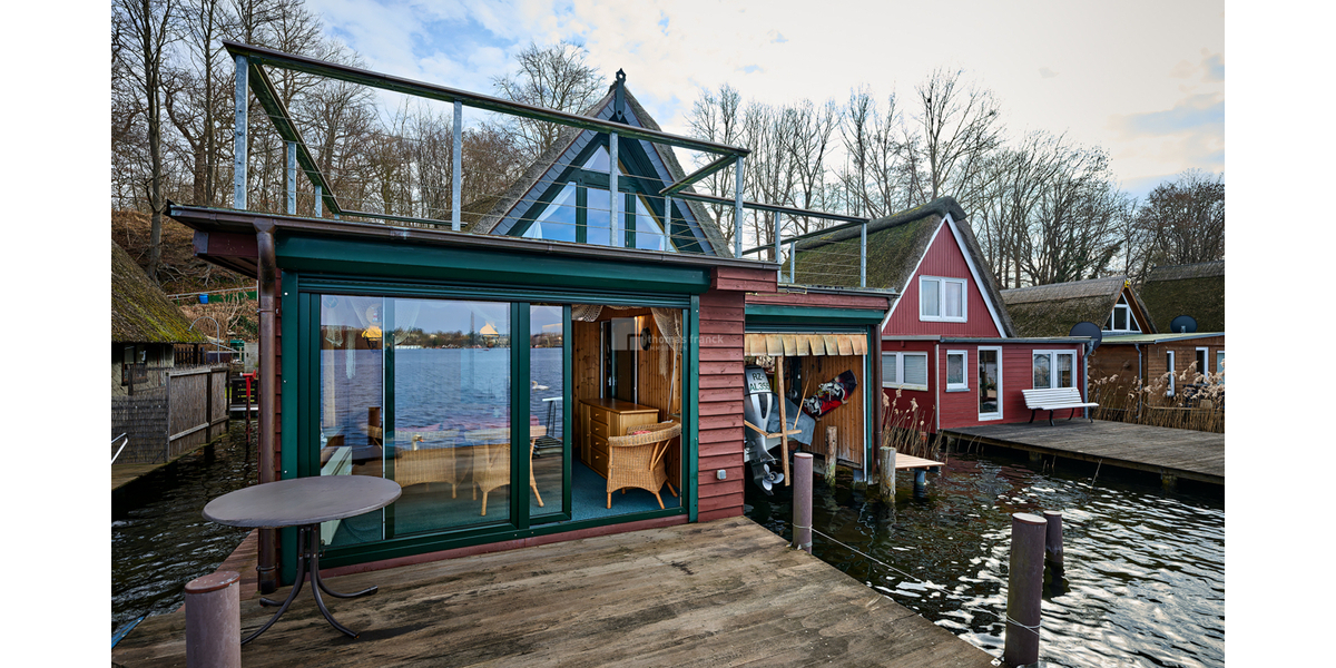 Privates Sonnendeck: 30 m² Panorama-Fläche für höchste Ansprüche und gesellige Stunden